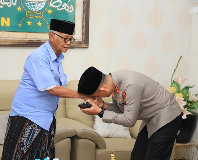 Kapolres Kediri Kota Silaturahmi ke Ketua Umum MUI di Ponpes Al Amien, Perkuat Sinergi Polri dan Ulama