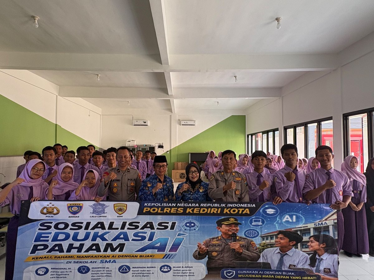 Tak Sekadar Kenalkan AI, Polres Kediri Kota Bekali Pelajar Cara Saring Informasi di Medsos