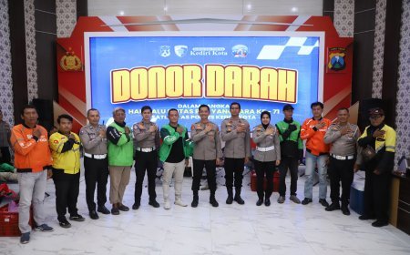HUT Lalu Lintas ke-71, Polres Kediri Kota Gelar Donor Darah dan Berbagi dengan Ojek Online