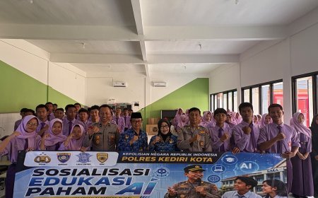 Tak Sekadar Kenalkan AI, Polres Kediri Kota Bekali Pelajar Cara Saring Informasi di Medsos