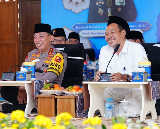 Kapolri Bersama Gus Baha: Jaga Persatuan agar Indonesia Terus Tumbuh dan Maju