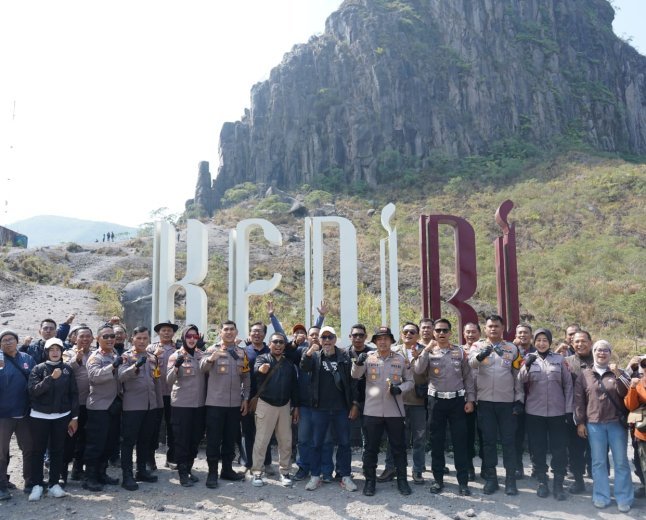 Riding ke Gunung Kelud, Polres Kediri dan Awak Media Suarakan Kesiapsiagaan Bencana