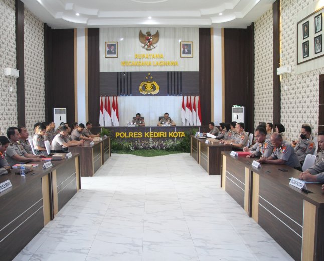 Biroops Polda Jatim Ingatkan Jajaran: Perkuat Pengamanan, Kurangi Pelanggaran di Media Sosial