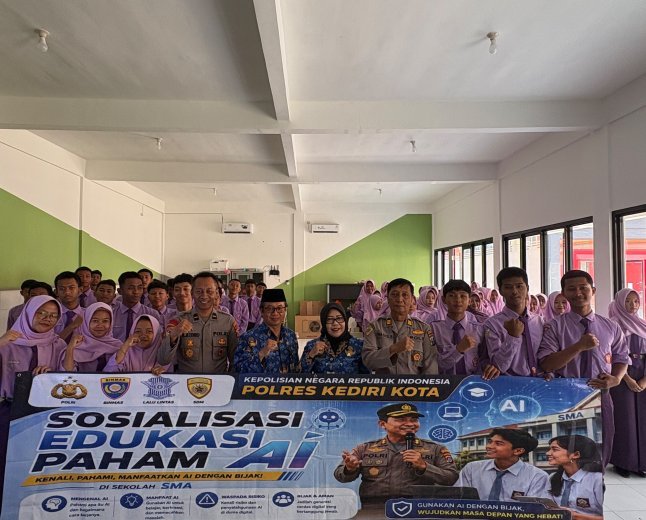 Tak Sekadar Kenalkan AI, Polres Kediri Kota Bekali Pelajar Cara Saring Informasi di Medsos