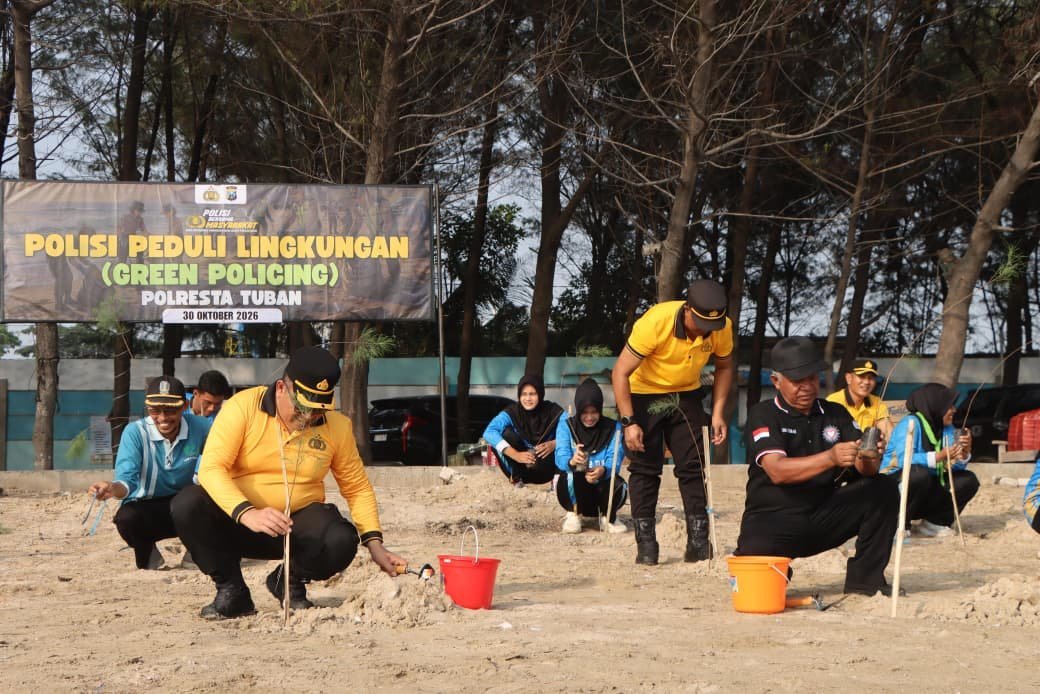 Polresta Tuban Gandeng Pesilat dan Pelajar Hijaukan Pantai Cemara, Sumbang Oksigen untuk Masa Depan
