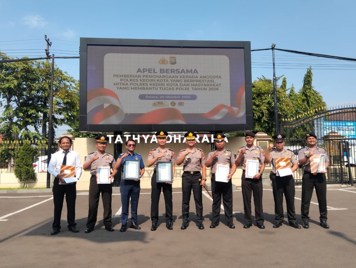 Respons Cepat Tangani Kebakaran Lahan SDHI, Kapolsek Tarokan dan 7 Personel Raih Penghargaan, Damkar Pos Grogol Turut Diapresiasi