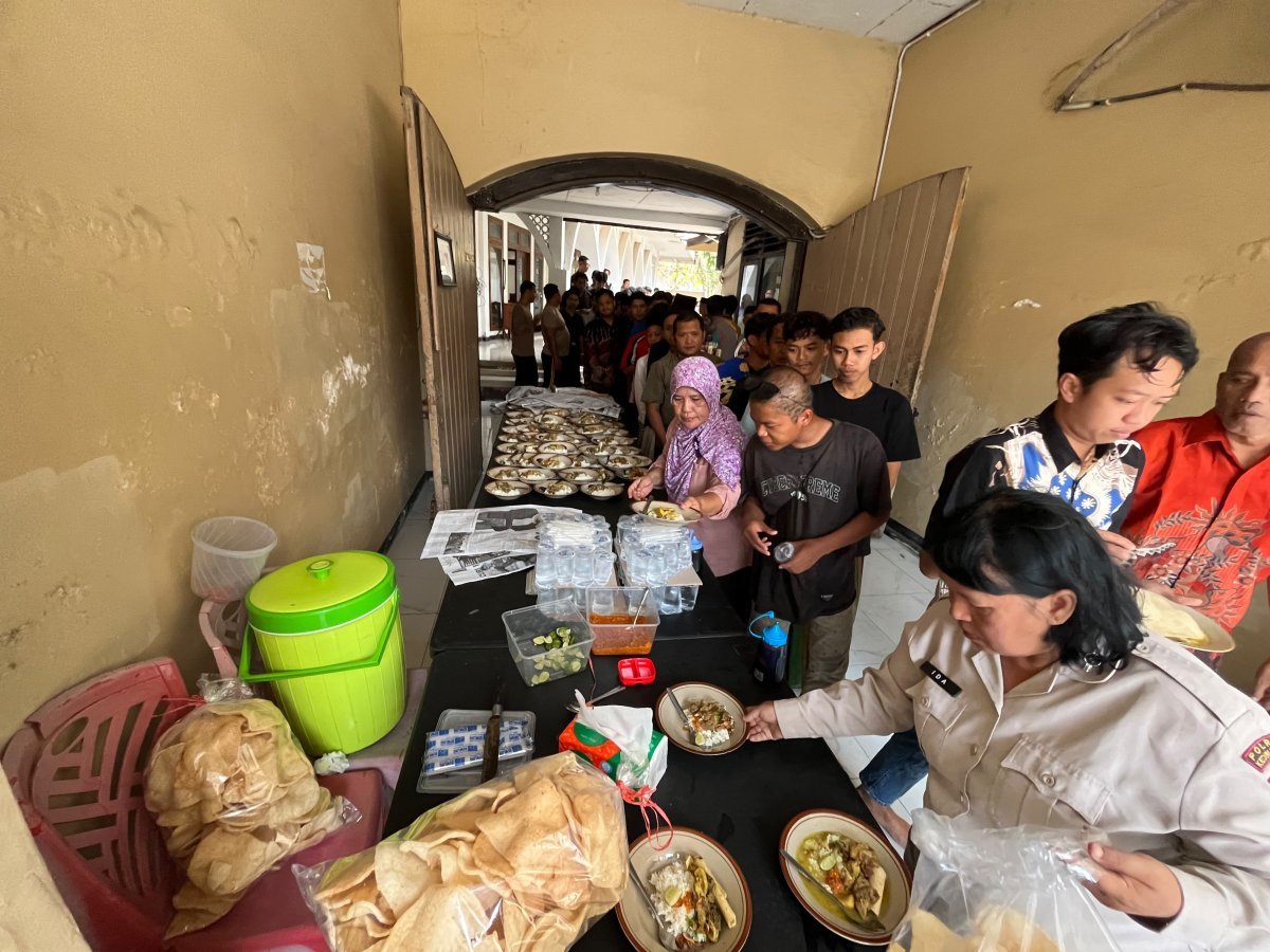 Hangatnya Jumat Berkah di Polres Kediri Kota, Polisi dan Warga Duduk Bersama