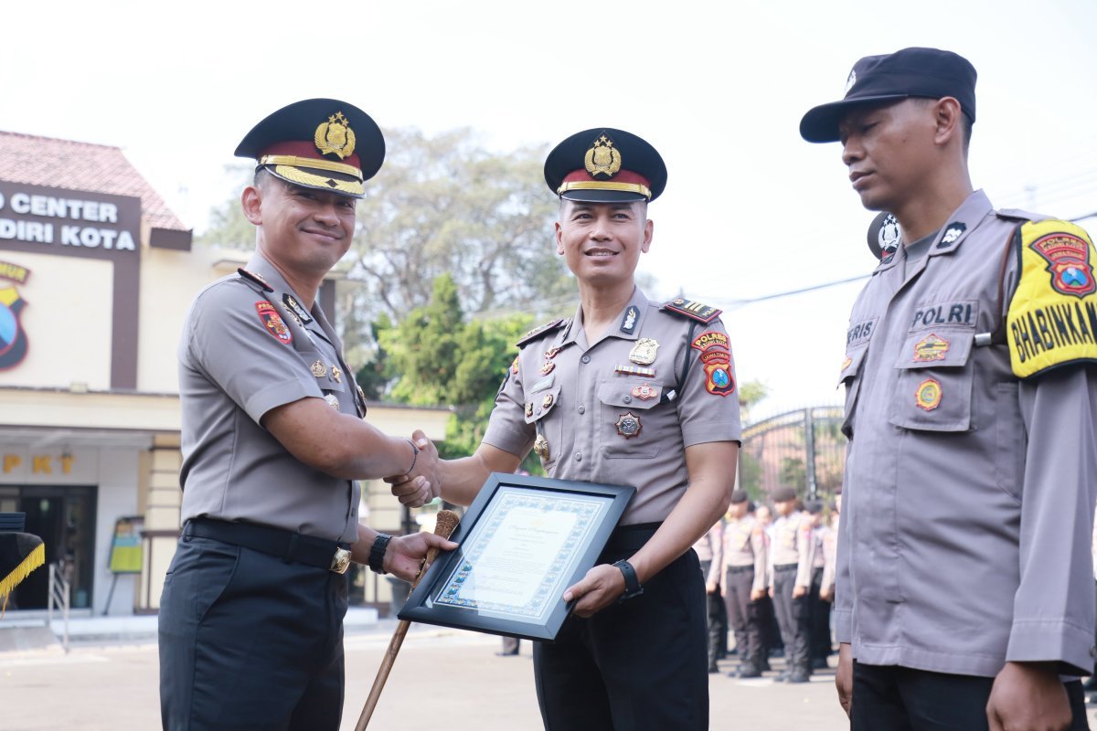 Kapolres Kediri Kota Beri Penghargaan kepada 33 Personel dan Mitra Polri, Apresiasi Prestasi hingga Pencegahan Konflik
