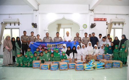 Hari Jadi ke-75 Humas Polri, Divhumas Polri Gelar Bakti Sosial untuk Lansia dan Anak Yatim