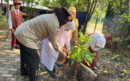 Tak Sekadar Jaga Keamanan, Polri Ajak Pelajar Peduli Pendidikan dan Lingkungan