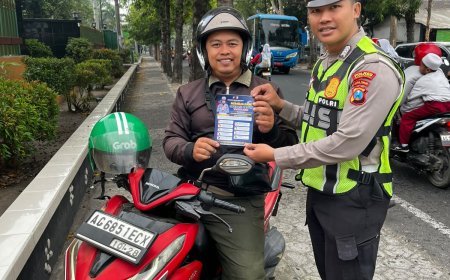 Sapa Warga, Tebar Pesan Keselamatan: Upaya Satlantas Polres Kediri Kota dalam Ops Patuh Semeru