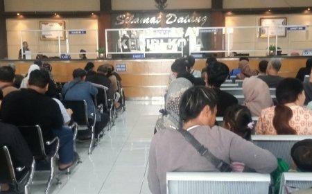 ‎Awal bulan Oktober KB Samsat kota Kediri Ramai warga wajib pajak , masyarakat beri apresiasi positif   ‎