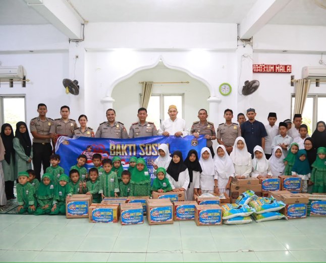 Hari Jadi ke-75 Humas Polri, Divhumas Polri Gelar Bakti Sosial untuk Lansia dan Anak Yatim