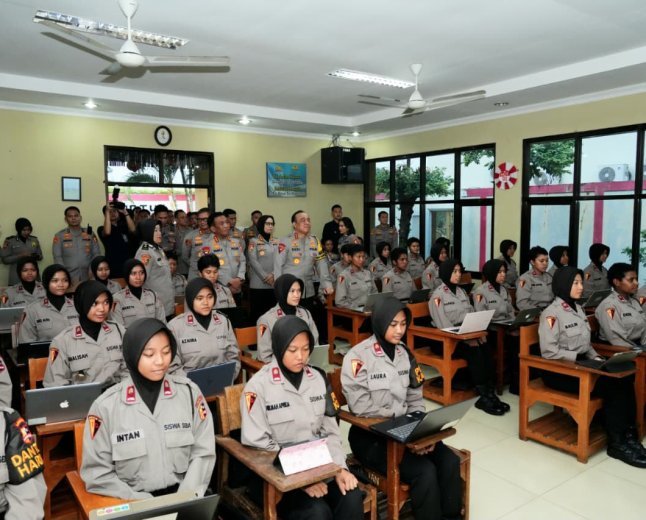 Wakapolri Dorong Sepolwan Naik Level: Cara Belajar Berubah, Polwan Disiapkan Hadapi Tantangan Modern