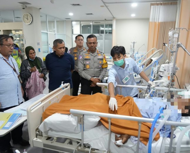 Polri Jenguk Korban Kecelakaan Ojol di Blok M, Pastikan Penanganan Medis hingga Sembuh