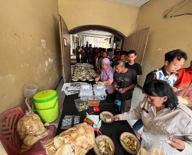 Hangatnya Jumat Berkah di Polres Kediri Kota, Polisi dan Warga Duduk Bersama