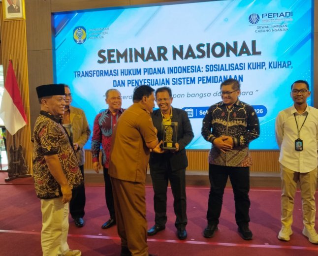 Pemkab Nganjuk dan PERADI Gelar Seminar Hukum Nasional
