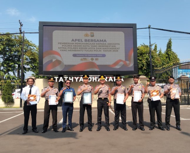 Respons Cepat Tangani Kebakaran Lahan SDHI, Kapolsek Tarokan dan 7 Personel Raih Penghargaan, Damkar Pos Grogol Turut Diapresiasi