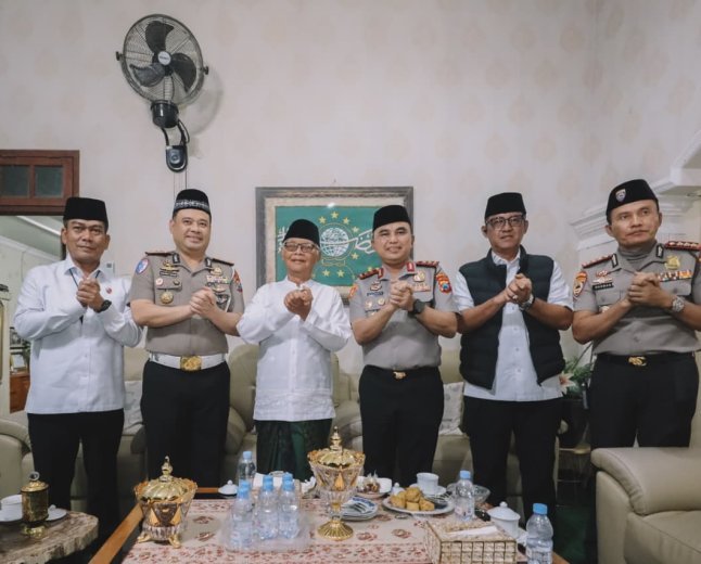 Perkuat Sinergi Kamtibmas, Kapolda Jatim Silaturahmi dengan Sejumlah Ulama di Kediri