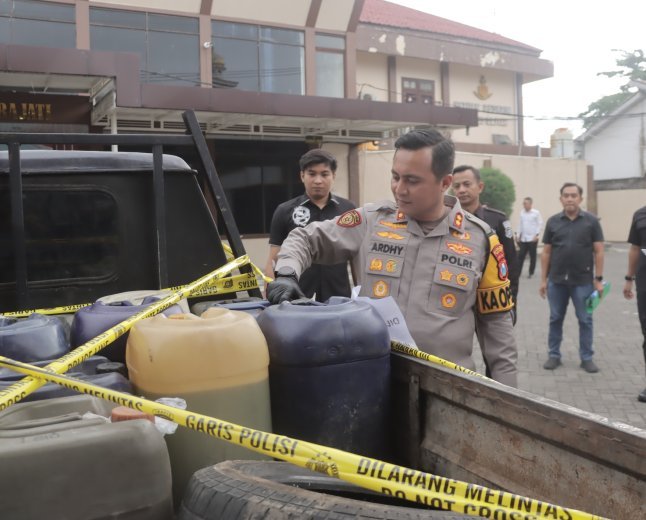 Polres Blitar Ungkap Kasus Dugaan Penimbunan 1.030 Liter BBM Bersubsidi