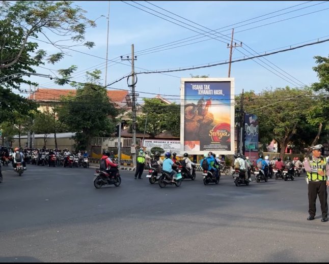 Satlantas Polres Kediri Kota Evaluasi Durasi Traffic Light di Simpang Empat Veteran