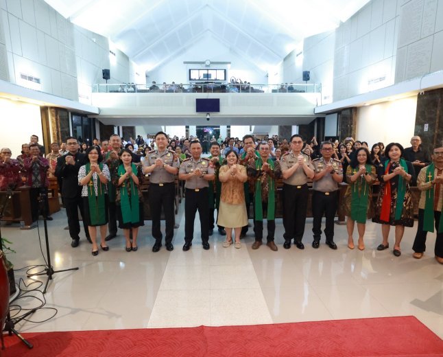 Wakapolda Jatim Gelar Minggu Kasih di GKJW Waru Sidoarjo, Ingatkan Bahaya Hoaks dan Bullying