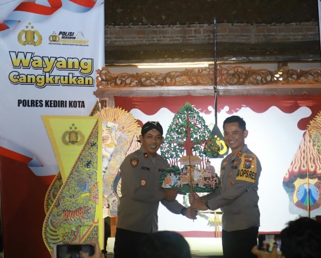 Seni Wayang Jadi Jembatan Komunikasi Polisi dan Masyarakat di Kota Kediri
