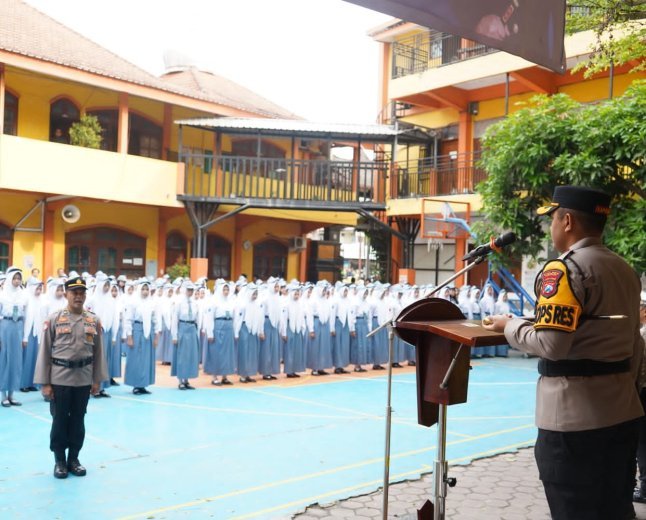 POLINDIK : Polres Kediri Perkuat Pendidikan Karakter Pelajar Cegah Hoaks dan Kenakalan Remaja
